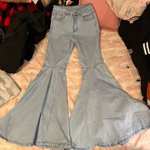 LIGHT FLARED/ BELL BOTTOMS! SHEIN! SIZE 7